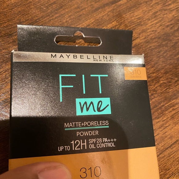 ❌SOLD❌Maybelline New York Fit Me 12 hr. Oil control Compact- Sun beige8gm - Picture 8 of 9